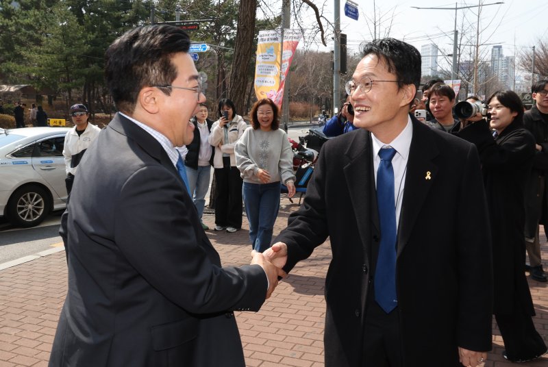 박주민&middot;박찬대, 지선 앞두고 회동… 이재명 정부 성공 한목소리 [뉴시스Pic]
