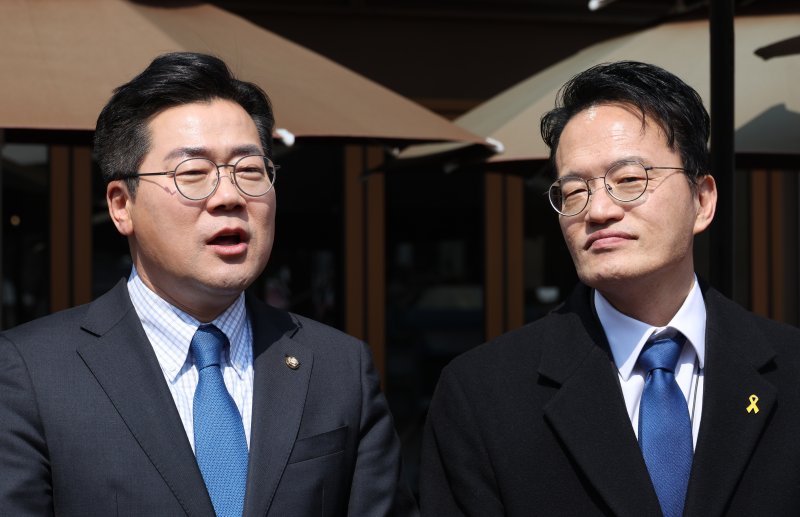 박주민&middot;박찬대, 지선 앞두고 회동… 이재명 정부 성공 한목소리 [뉴시스Pic]