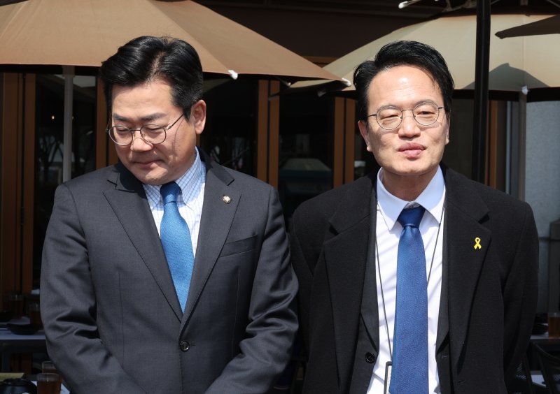 박주민&middot;박찬대, 지선 앞두고 회동… 이재명 정부 성공 한목소리 [뉴시스Pic]