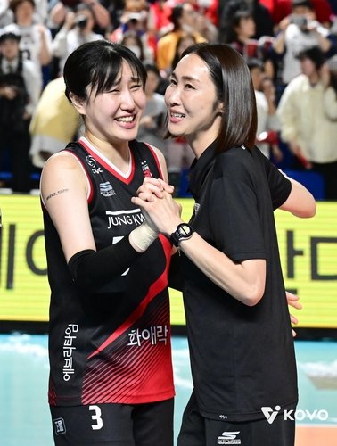 여자배구 대표팀 코치로 선임된 이숙자(오른쪽) (출처=연합뉴스)