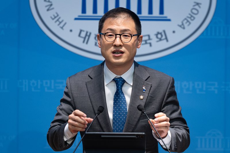 김상욱 더불어민주당 의원이 지난 2월 25일 서울 여의도 국회 소통관에서 울산시장 출마 선언 기자회견을 하고 있다. 2026.2.25 ⓒ 뉴스1 유승관 기자 /사진=뉴스1