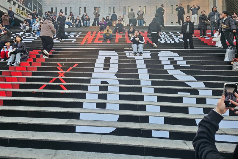 SOUTH KOREA, SEOUL - MARCH 20, 2026: A sign is seen on the stairs ahead of a concert by the South Korean boy band BTS. Igor Ivanov/TASS