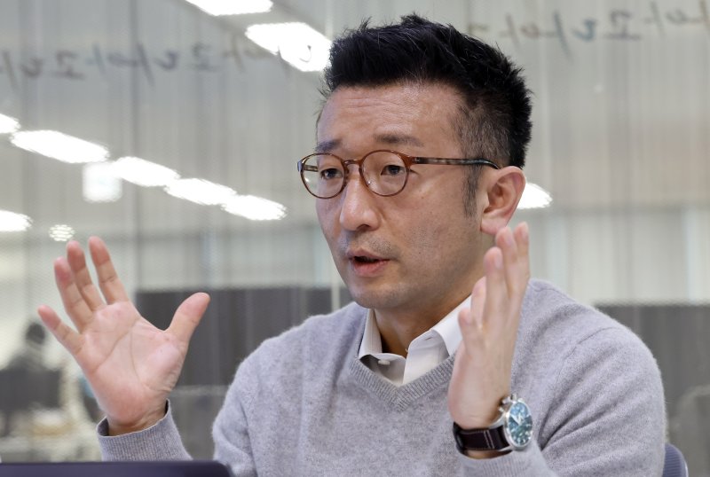 [서울=뉴시스] 김혜진 기자 = 이준환 아고다 동북아 대표가 25일 서울 중구 을지로 아고다 한국지사에서 뉴시스와 인터뷰를 하고 있다. 2026.02.25. jini@newsis.com