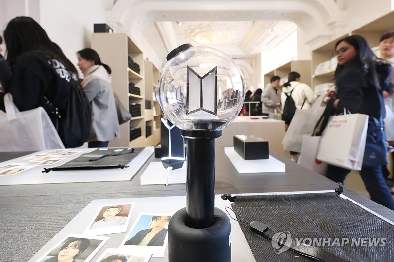 품귀 대란 일어난 'BTS 응원봉' (출처=연합뉴스)
