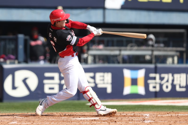 연타석 홈런을 터트린 KIA 타이거즈 윤도현.연합뉴스