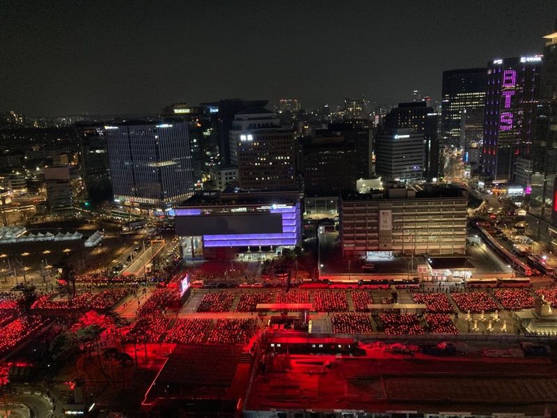 "빛의 향연" BTS 광화문 복귀공연..17층 고층서 직관 '황홀'