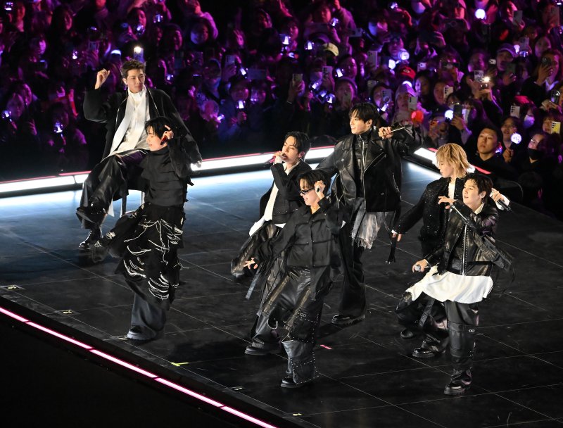 그룹 방탄소년단(BTS)이 21일 서울 광화문 광장에서 무료 복귀 공연 'BTS 컴백 라이브: 아리랑'(BTS THE COMEBACK LIVE | ARIRANG)을 펼쳐졌다. BTS의 RM, 진, 슈가, 제이홉, 지민, 뷔, 정국이 공연을 펼치고 있다. 2026.3.21 ⓒ 뉴스1 사진공동취재단