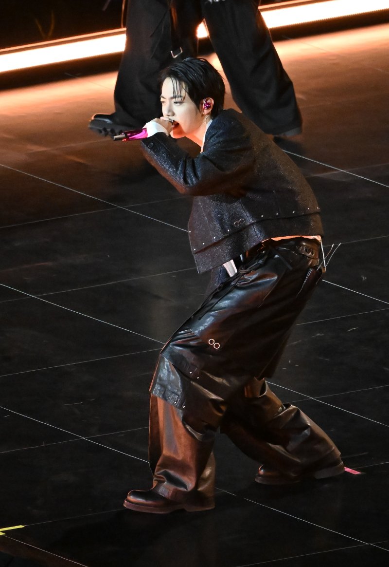 방탄소년단(BTS)이 21일 서울 광화문광장에서 'BTS 컴백 라이브: 아리랑' 발매 기념 컴백 공연을 하고 있다. 2026.3.21 ⓒ 뉴스1 사진공동취재단