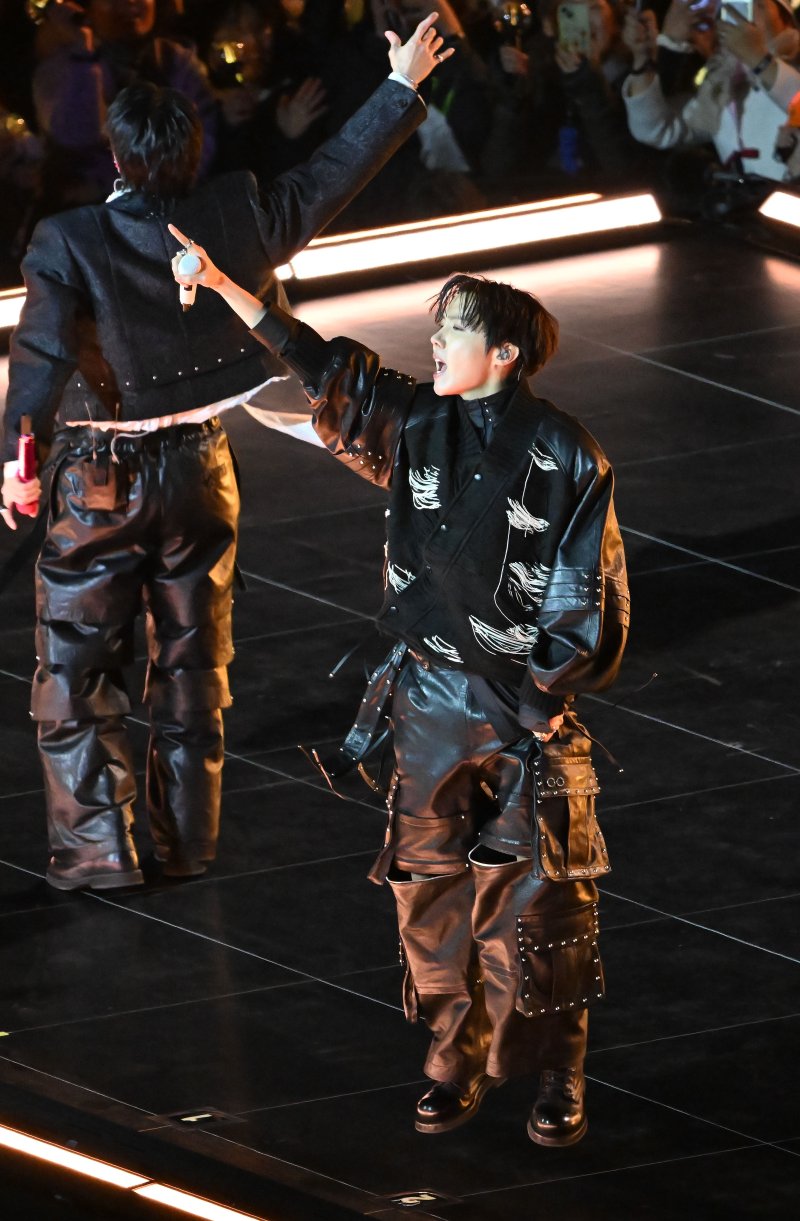 방탄소년단(BTS)이 21일 서울 광화문광장에서 'BTS 컴백 라이브: 아리랑' 발매 기념 컴백 공연을 하고 있다. 2026.3.21 ⓒ 뉴스1 사진공동취재단