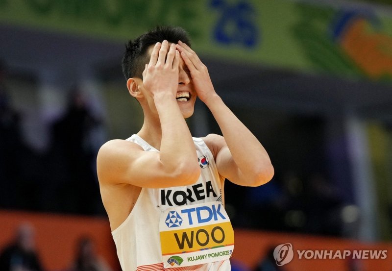 아쉬워하는 우상혁 (출처=연합뉴스)