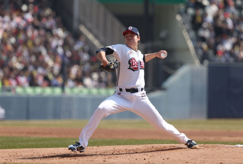 지난 21일 KIA 타이거즈와 홈 경기에 선발 등판한 두산 베어스 최승용 (출처=연합뉴스)