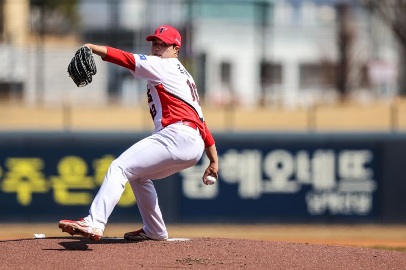"맞아도 괜찮아, 뭐 어때? 청춘이잖아"… 150km 루키 김태형, '신인왕' 향한 눈부신 성장통