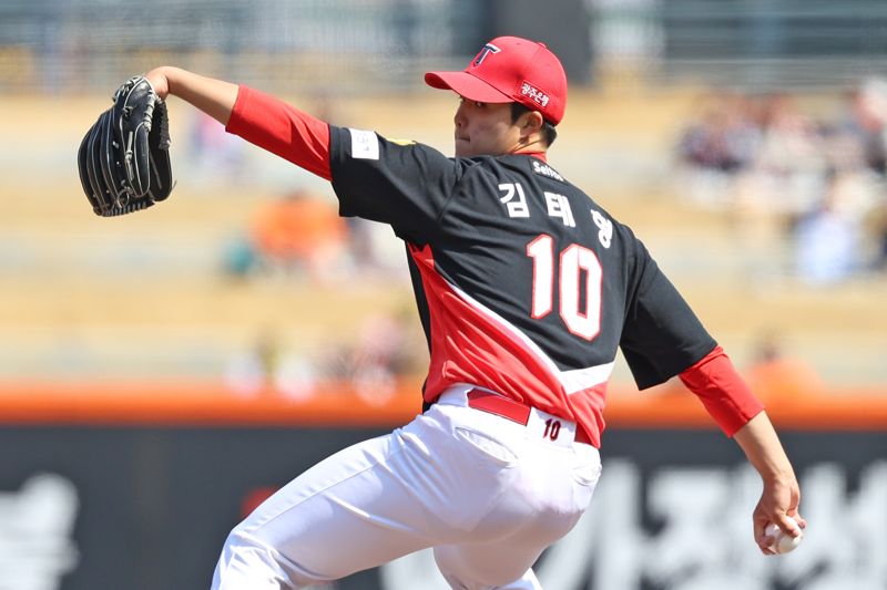 "맞아도 괜찮아, 뭐 어때? 청춘이잖아"… 150km 루키 김태형, '신인왕' 향한 눈부신 성장통