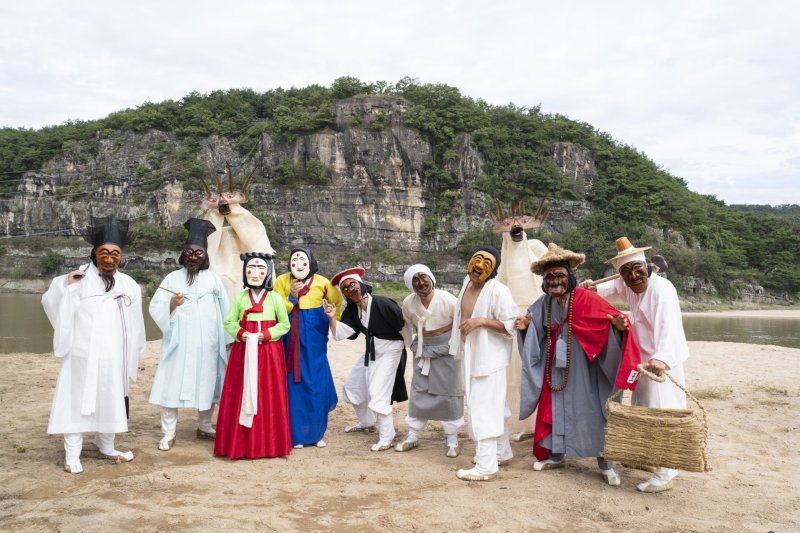 [서울=뉴시스]하회별신굿탈놀이. (사진=국립국악원 제공)