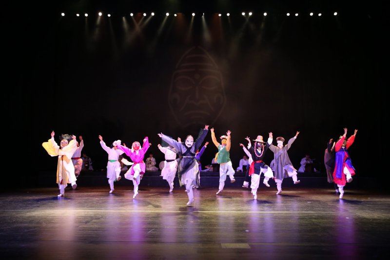 [서울=뉴시스]한누리연희단 공연. (사진=국립국악원 제공)