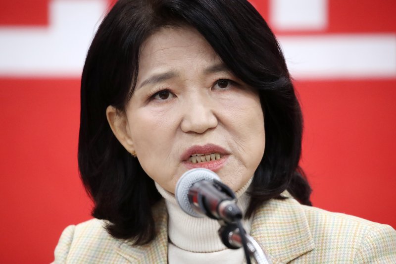 이진숙 전 방송통신위원장이 지난 23일 오전 대구 수성구 국민의힘 대구시당에서 기자회견을 열고 전날 국민의힘 공천관리위원회가 발표한 6·3 지방선거 대구시장 후보 공천 컷오프(공천 배제)관련 불복 입장을 밝히고 있다. 2026.3.23 ⓒ 뉴스1 공정식 기자