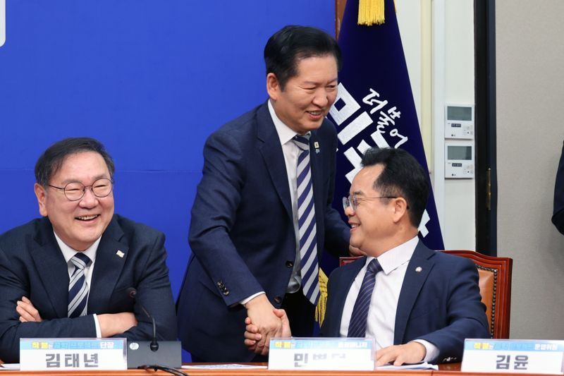 [현장영상] 與, '1호 착붙공약' 발표...어르신 가구에 생활수리서비스