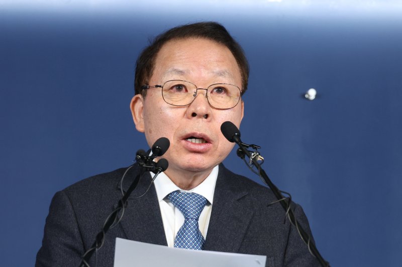 김이수 더불어민주당 공천관리위원장이 지난 20일 서울 여의도 더불어민주당사에서 공천심사 결과를 발표하고 있다. 2026.3.20 ⓒ 뉴스1 신웅수 기자