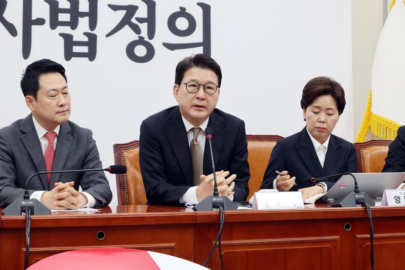 국민의힘 신동욱 수석최고위원이 23일 국회에서 열린 최고위원회의에서 모두발언을 하고 있다. 사진=박범준 기자