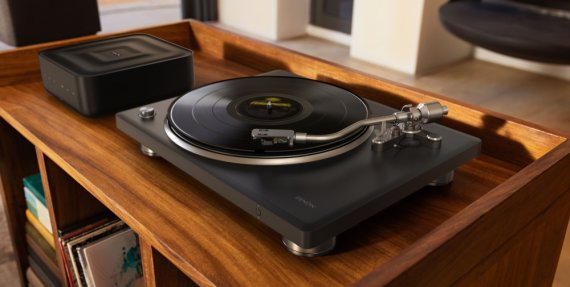 바이닐의 진화… 데논, 블루투스 스트리밍 품은 세미오토 턴테이블 'DP-500BT' 선봬