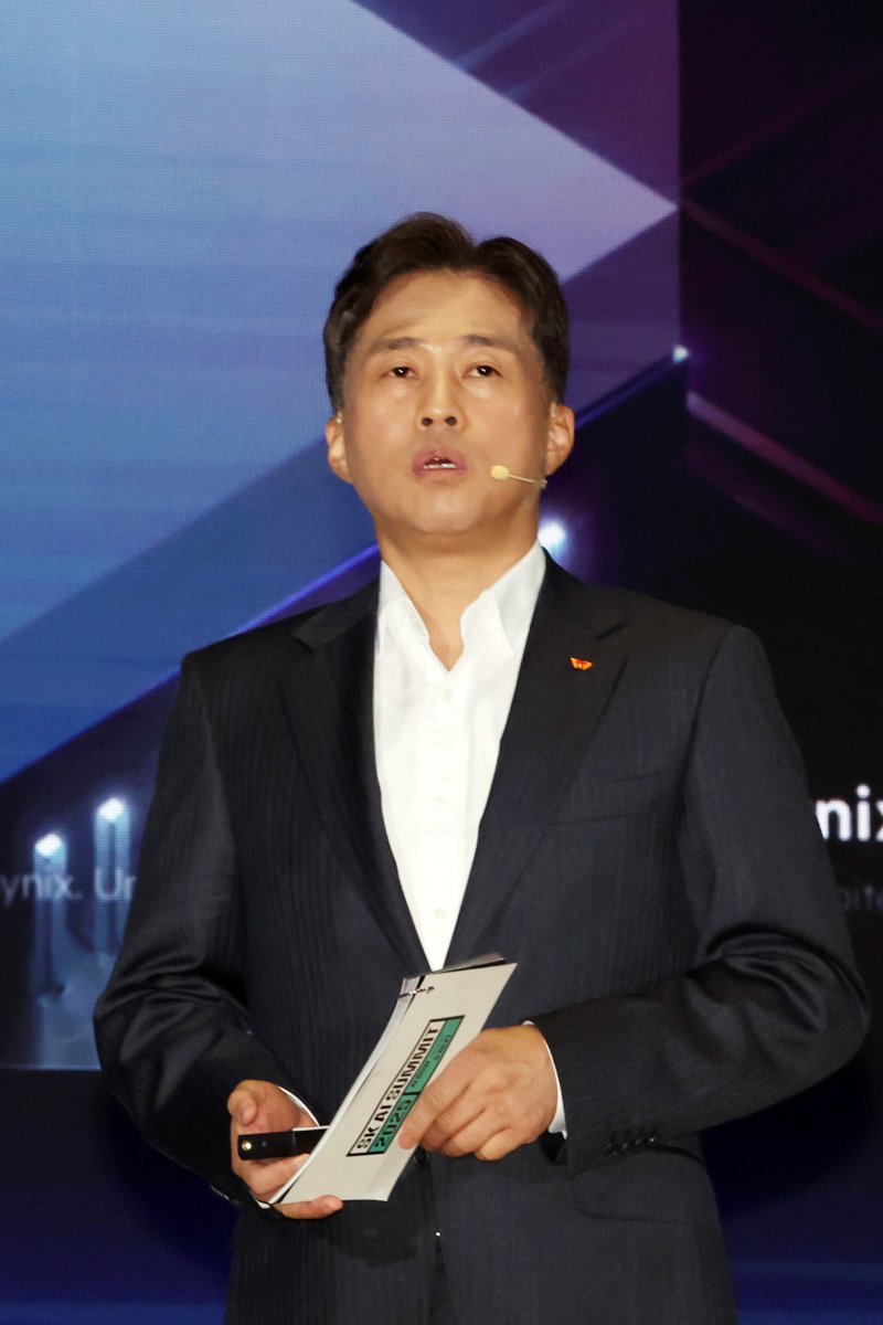 곽노정 SK하이닉스 대표이사 사장이3일 오전 서울 강남구 코엑스에서 열린 ‘SK AI서밋 2025’에서 기조연설을 하고 있다. 2025.11.3 ⓒ 뉴스1 황기선 기자