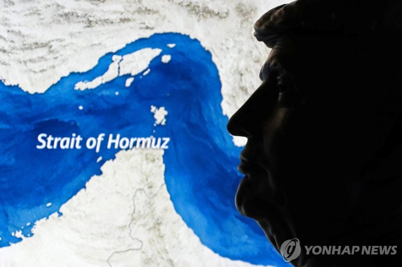 호르무즈 해협과 트럼프 대통령 일러스트레이션 (출처=연합뉴스)