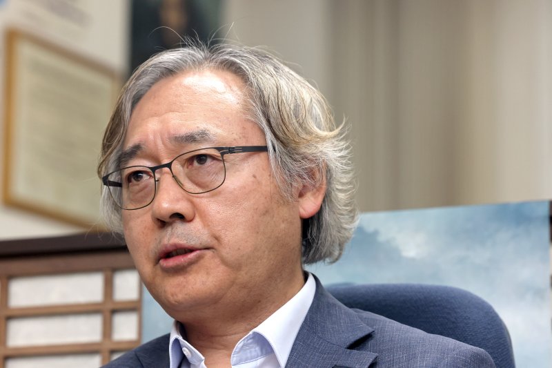 검찰개혁추진단 자문위원장에서 사퇴한 박찬운 한양대 법학전문대학원 교수가 19일 서울 성동구 한양대학교 사무실에서 뉴스1과 인터뷰를 하고 있다. 2026.3.19 ⓒ 뉴스1 이광호 기자