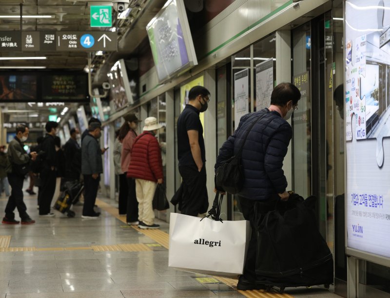 '지하철 무임승차 제한' 논쟁 점화…
