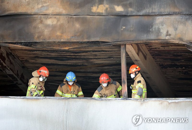 무단 증축 현장에서 합동 감식 (출처=연합뉴스)