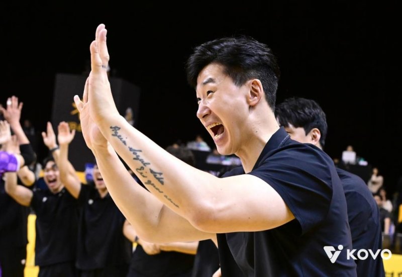 ‘배신의 사위’에서 배구계의 ‘슈퍼 명장’으로… 박철우가 증명한 리더의 품격