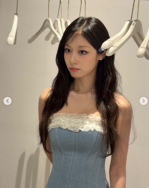 지연, 한줌 허리 드러낸 튜브톱 원피스…군살 없는 완벽 슬림핏