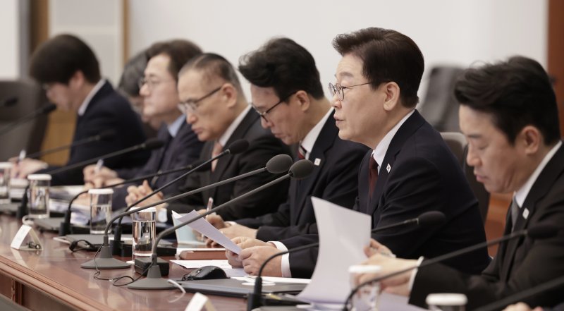 이재명 대통령이 26일 청와대에서 비상경제점검회의를 주재하고 있다. 연합뉴스