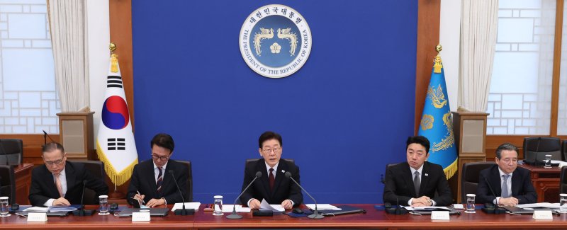 이재명 대통령이 26일 오전 청와대에서 비상경제점검회의를 주재하고 있다. 연합뉴스