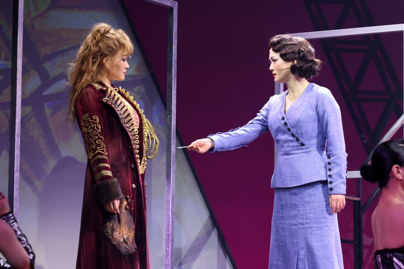 뮤지컬 '렘피카' 출연 배우들이 26일 서울 강남구 코엑스아티움 우리은행홀에서 주요 장면을 시연하고 있다. 뉴시스