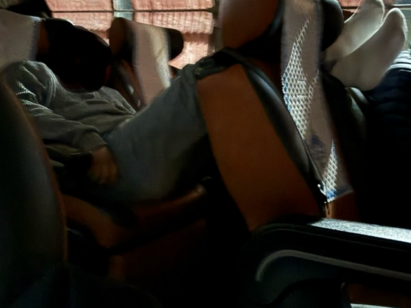 25일 자동차 커뮤니티 보배드림은 지난 22일 밤 서울에서 경남 거창으로 향하는 우등 고속버스에서 벌어진 사건이라며 관련 제보를 공개했다. /사진=보배드림 인스타그램