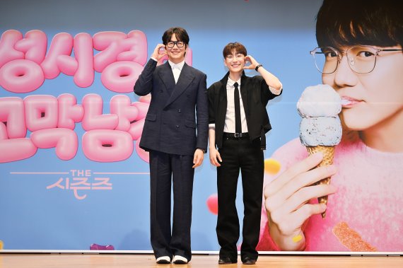 [fn★현장] ‘더 시즌즈’ 마이크 잡은 성시경, 이번에도 ‘긴 호흡’으로 스며들까(종합)