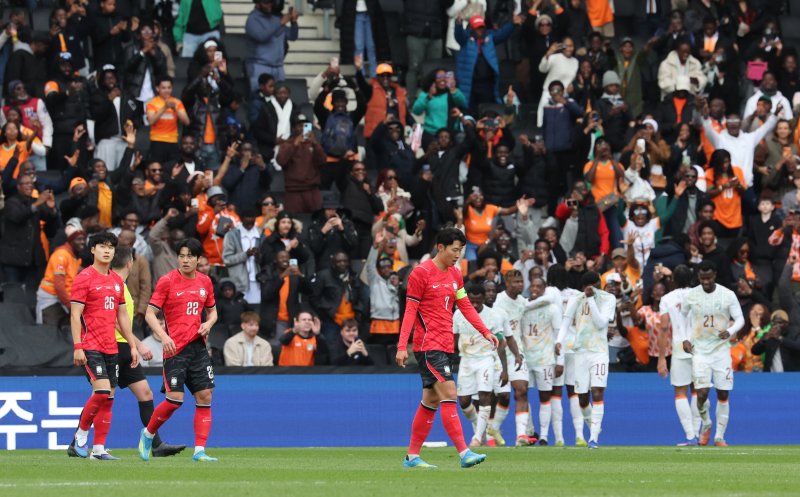 월드컵 코 앞인데 괜찮은걸까, 골대 불운에 수비진 붕괴까지…홍명보호, 새해 첫 A매치 0-4 완패