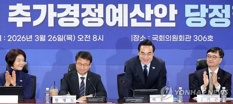 인사하는 박홍근 기획처 장관 (출처=연합뉴스)