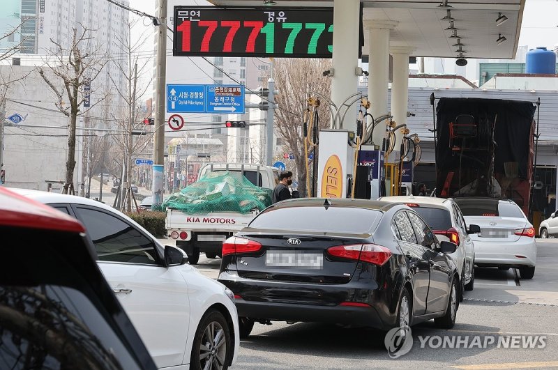저렴한 주유소로 (출처=연합뉴스)