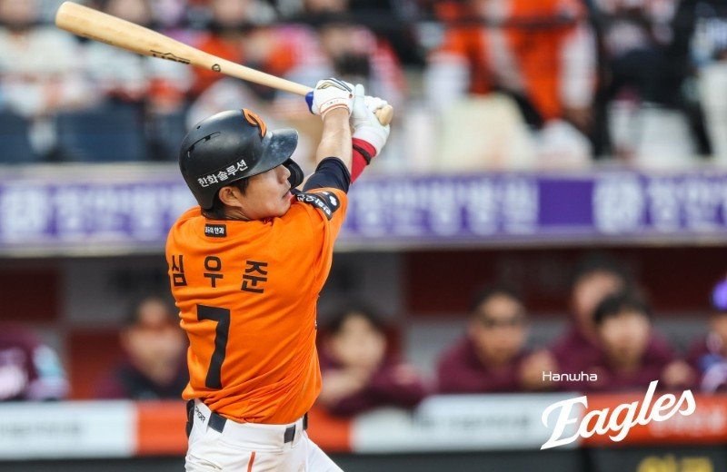 "407억 듀오, 돈 쓸 맛 제대로 나네!" 심우준이 멱살 잡고 강백호가 끝낸 한화의 짜릿한 개막전