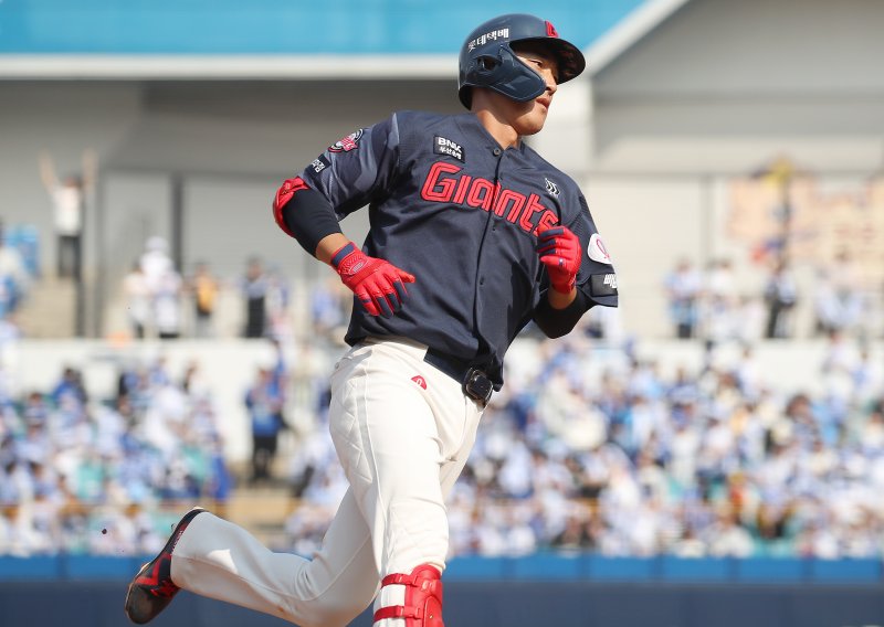 홈 개막전 패배의 아쉬움… 사직을 위로한 '타율 0.421' 노진혁의 절박한 투혼