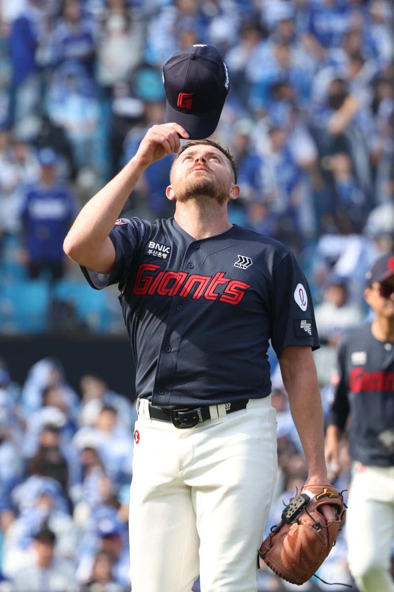 삼성이 못 친 게 아니다, 롯데 외인 듀오가 미친 것이다... 판도 뒤흔든 로드리게스&middot;비슬리