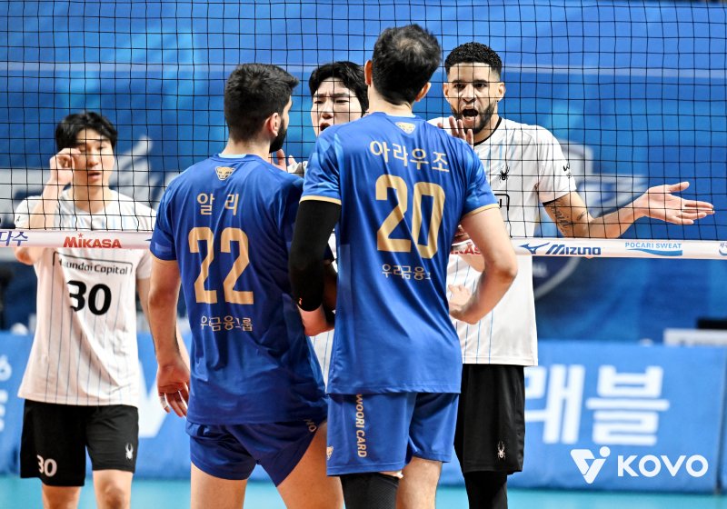 소설도 이렇게 쓰면 욕먹는다… 2연속 ‘리버스 스윕’ 사상 초유의 대업, 현캐가 증명한 ‘왕의 귀환’