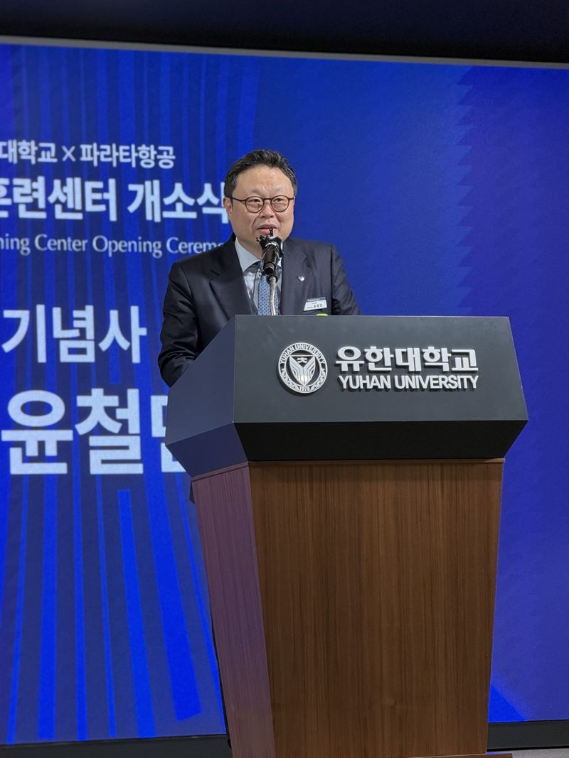지난 27일 경기도 부천시 유한대학교 캠퍼스 내 파라타항공 항공훈련센터에서 윤철민 파라타항공 대표가 발언하고 있다. 사진=강구귀 기자