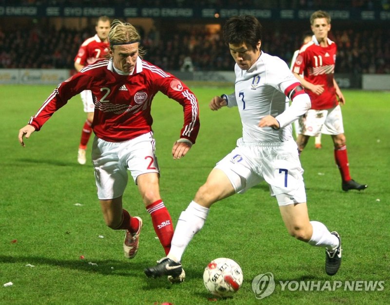 2009년 11월 덴마크와 평가전에서 돌파하는 박지성 (출처=연합뉴스)