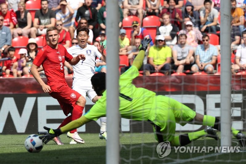 2016년 6월 체코와 평가전에서 슈팅하는 손흥민 (출처=연합뉴스)