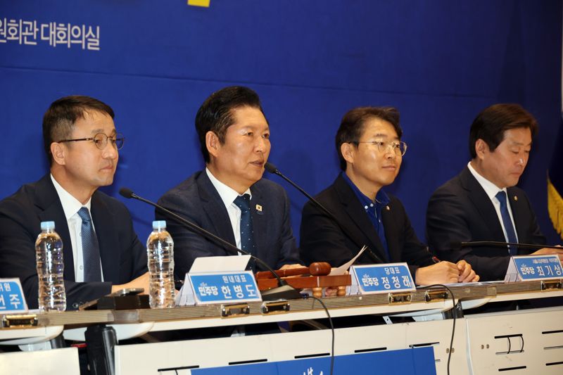 더불어민주당 정청래 대표가 30일 서울 여의도 국회에서 열린 최고위원회의에서 발언하고 있다. 사진=서동일 기자