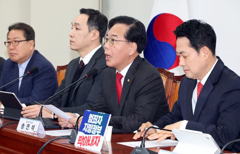 송언석 국민의힘 원내대표가 30일 여의도 국회에서 열린 최고위원회의에서 발언을 하고 있다. 사진=박범준 기자