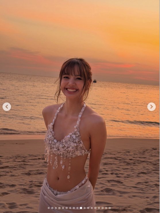 리사, 해변서 진주로 만든 비키니 입고 뽐낸 완벽한 슬렌더