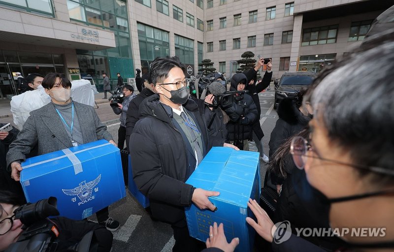 '북한 무인기 침투' 관련 압수수색 마친 경찰 (출처=연합뉴스)